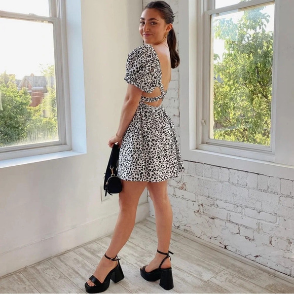 🏷️  NWT Cotton Candy L.A Mini Floral Bell Sleeve Dress - Picture 1 of 7